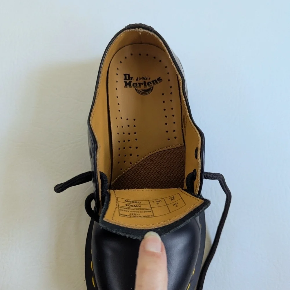 NEW Dr. Martens Boy's Girl's Classic Black Leather Shoes Size 5 Youth 1461